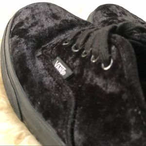 EUC Black Velvet Lo Pro Vans - Y5.5/W7